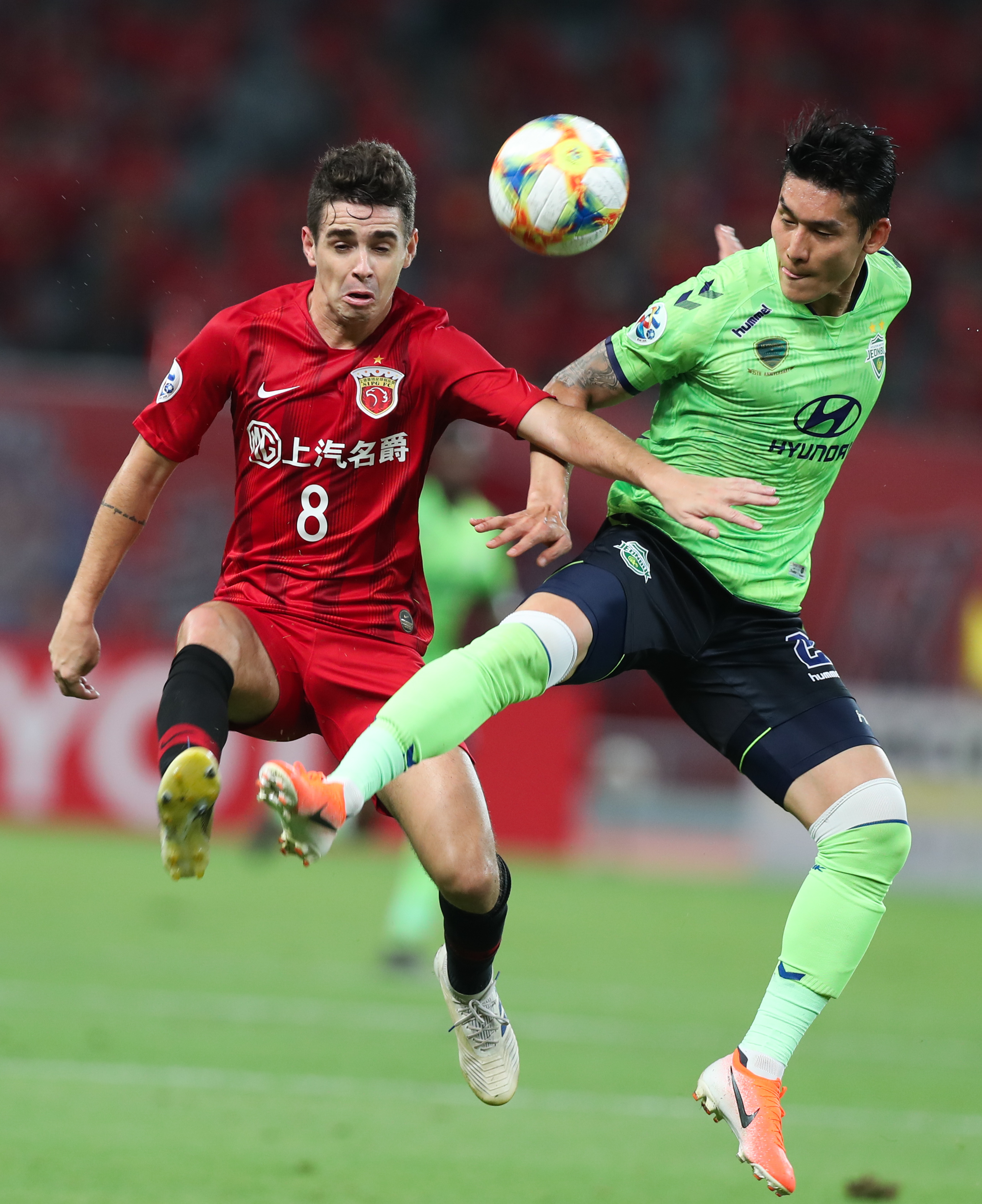 包含上海华医主场战胜长春市足球队，保持主场不败的词条